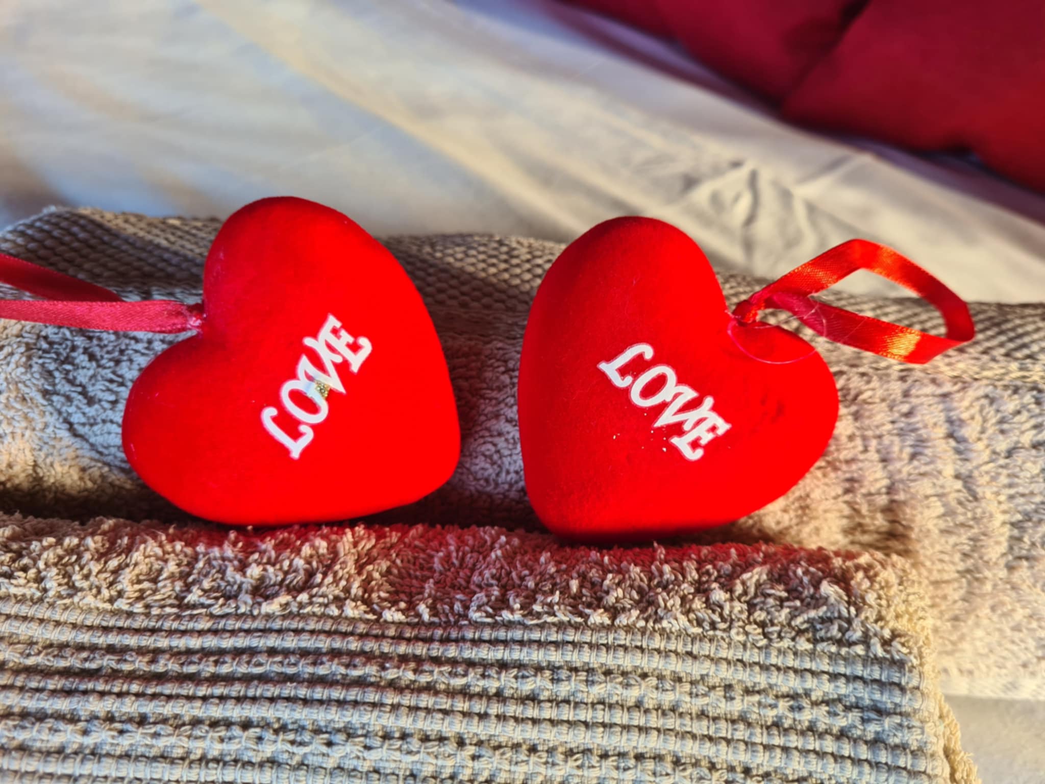 Détail romantique : cœurs et serviettes
